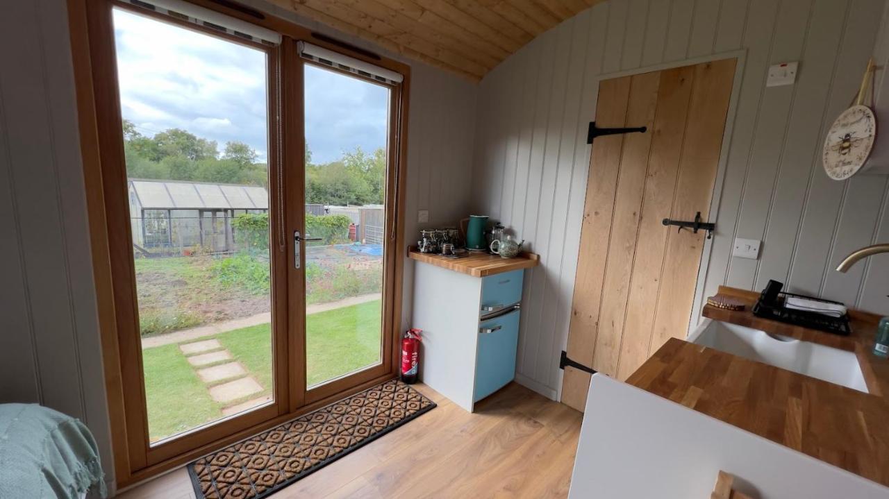Shepherds Hut At Cedar Gables Lamberhurst Εξωτερικό φωτογραφία